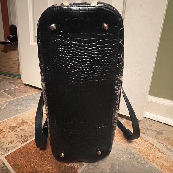 👜 RARE FIND!! Brahmin Medium Asher Python Print Tote in Black Carlisle pattern! - Picture 9 of 11
